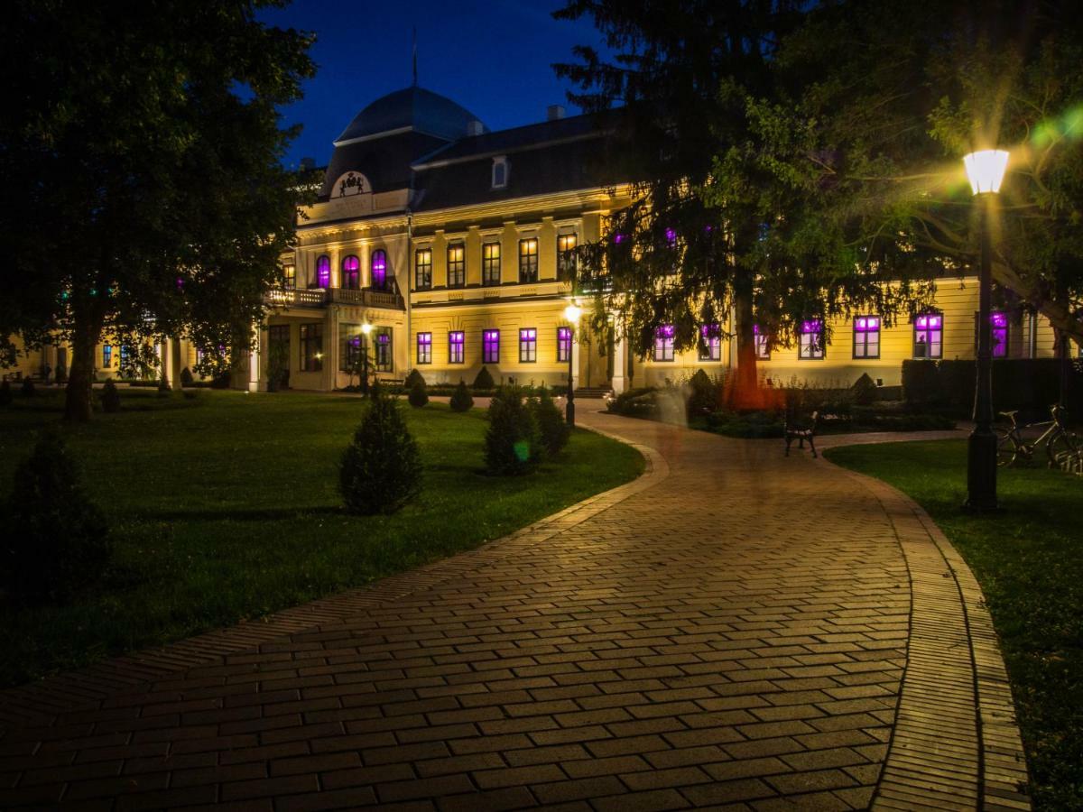Feliz Apartman Гюла Екстериор снимка