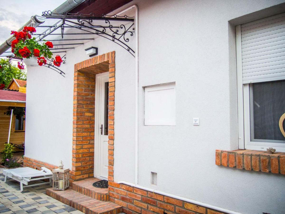 Feliz Apartman Гюла Екстериор снимка